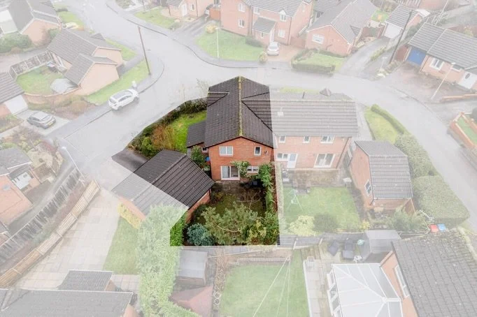 🏡 Hillside, Northwich | &pound;245,000 | 3 Bedroom Semi Detached | 2 Bathrooms 🏡

✨No onward chain &ndash; ready to move in
✨Three bedrooms with a modern family bathroom
✨Spacious lounge and open-plan kitchen/diner
✨Guest WC and practical hallway l