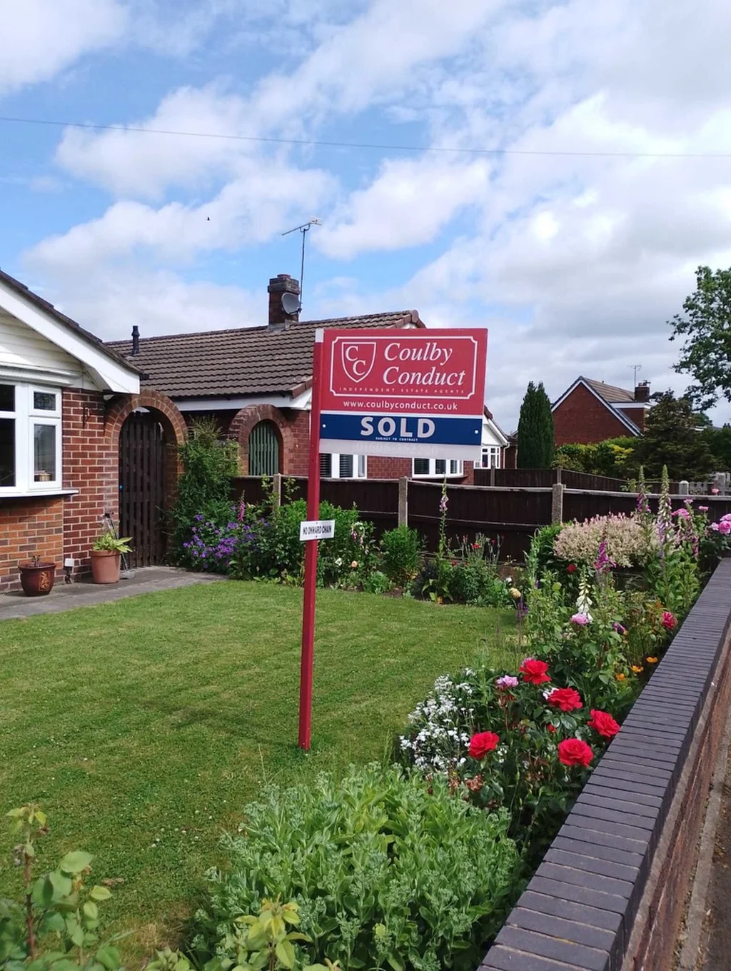 🏡 SOLD BOARD UP! 🏡

📍 Green Lane, Wincham, Northwich, Cheshire

Another property successfully sold!

Thinking of moving in the Wincham or Northwich area? We currently have qualified buyers waiting and are actively looking for more properties to br