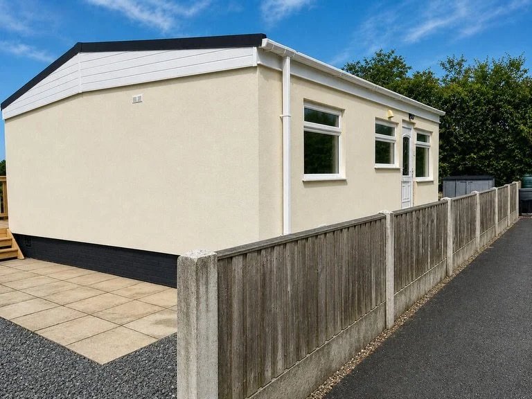 JUST LISTED🏡 Warrington Road, Bartington, Northwich, Cheshire | &pound;115,000 | One bedroom park home | One Bathrooms 🏡

✨No Onward Chain
✨One Bedroom Park Home
✨Recently Renovated Throughout
✨Central Heating
✨Air conditioning unit
✨Rear of the pr