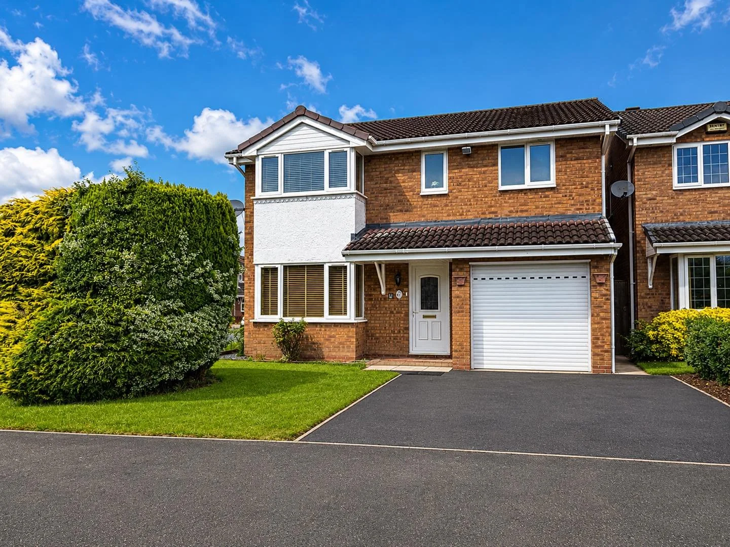 🏠 New to the market 🏠
🏠 A detached family home 🏠
🏠 Popular location 🏠
🏠 Three reception rooms 🏠
🏠 Four bedrooms 🏠
🏠 Ensuite and family bathroom 🏠
🏠 Driveway, garage and gardens 🏠
🏠 No onward chain 🏠
📍Leven Avenue, Winford 📍