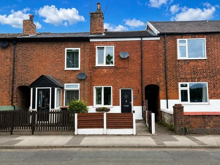 🏡 JUST LAUNCHED | Manchester Road | Offers in the Region of &pound;140,000 ✨

Looking for your first home or next investment? This well-presented mid-terraced property is now on the market and ready to view!

🏠 Well-presented throughout
🛋️ Spaciou