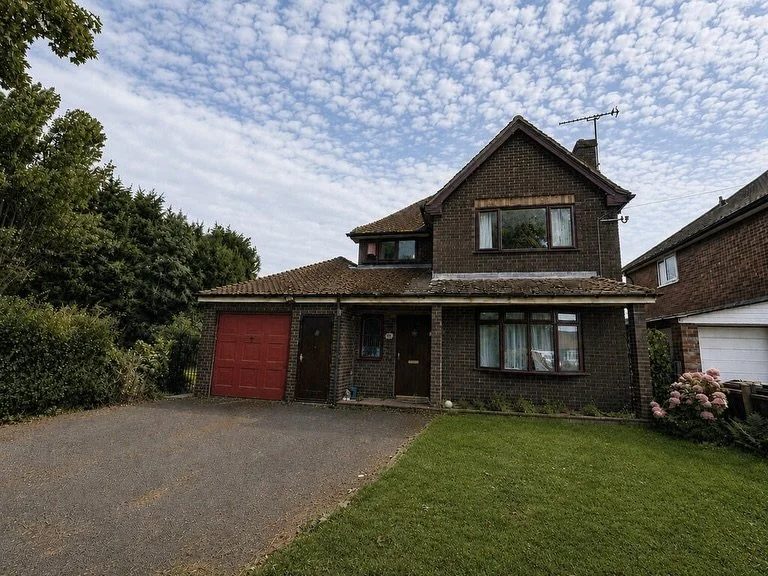 🏡 ✨ JUST LAUNCHED | Long Lane, Middlewich ✨

Looking for your next move? This fantastic home on the ever-popular Long Lane, Middlewich has just hit the market!

Offering a great opportunity in a sought-after location, this property is ideal for buye