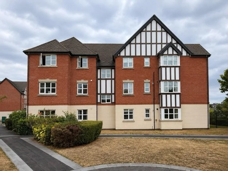 🏡 JUST LAUNCHED &ndash; Freshwater View 🏡

Looking for your first home or your next investment opportunity? This ground floor apartment at Freshwater View has fantastic potential and is ready for someone to make it their own.

✨ Offers in the regio