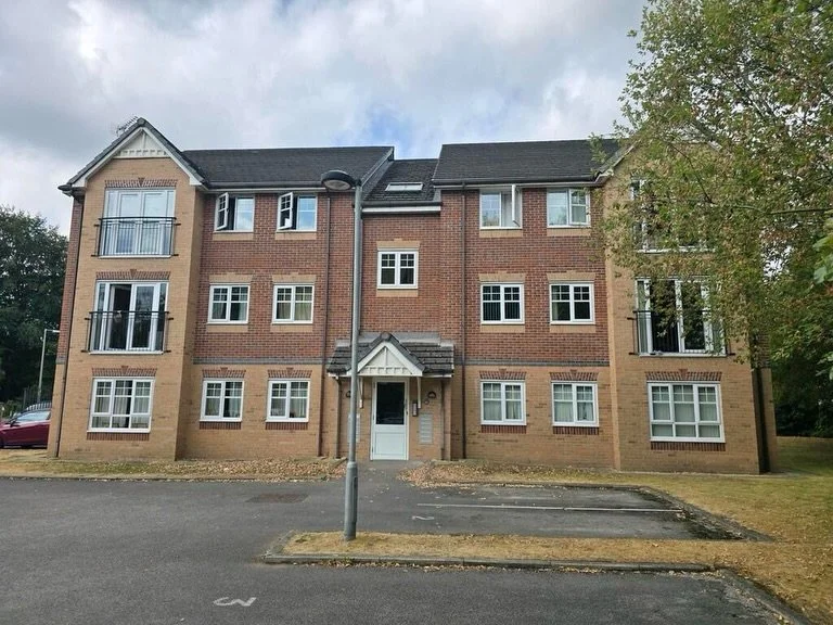 🏡 JUST LAUNCHED | Carriage Drive, Hartford, Northwich 🏡

✨ &pound;120,000 ✨

An excellent opportunity to purchase this well-presented two-bedroom ground floor apartment in the highly sought-after village of Hartford. Whether you&rsquo;re a first-ti