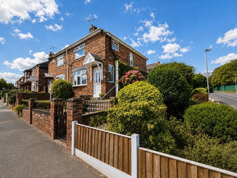 🏡 JUST LAUNCHED | JOHN BRUNNER CRESCENT, CASTLE | &pound;200,000

✨ No Onward Chain! ✨

A fantastic opportunity to purchase this three-bedroom semi-detached home in the popular Castle area of Northwich.

Offering well-proportioned accommodation thro