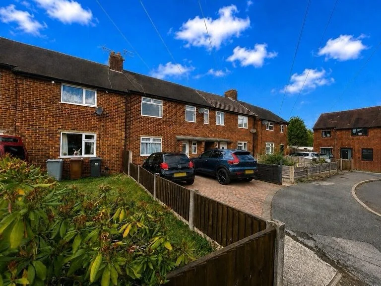 🏡 JUST LAUNCHED | ALEXANDRA ROAD, MIDDLEWICH | &pound;190,000

✨ A fantastic two-bedroom terraced home with excellent outdoor space and parking! ✨

This well-presented mid-terrace property offers versatile living accommodation, a modern fitted kitch