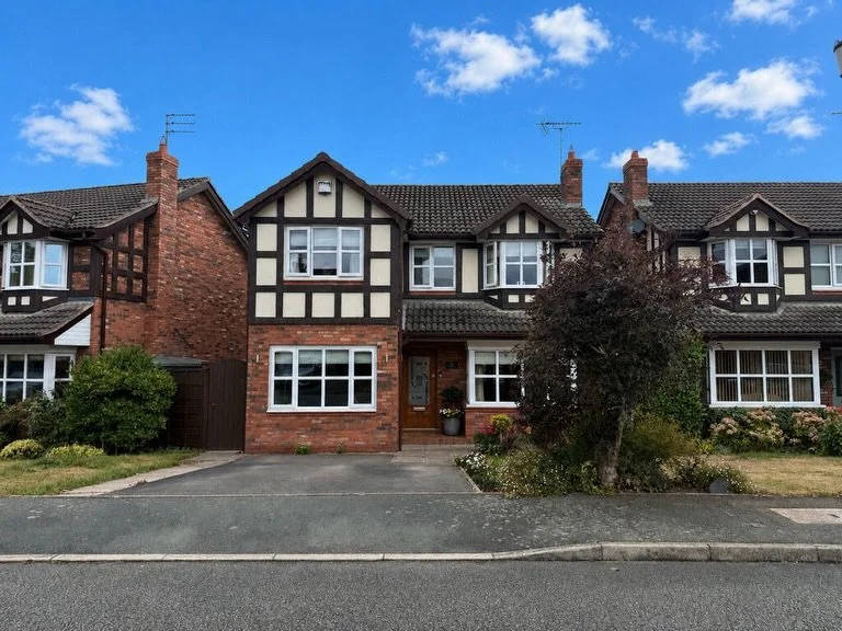 🏡 JUST LAUNCHED | CHESTNUT CLOSE, MIDDLEWICH | &pound;400,000

✨ Stunning Four-Bedroom Detached Family Home ✨

A fantastic opportunity to purchase this spacious four-bedroom detached home, offering excellent family accommodation, versatile living sp