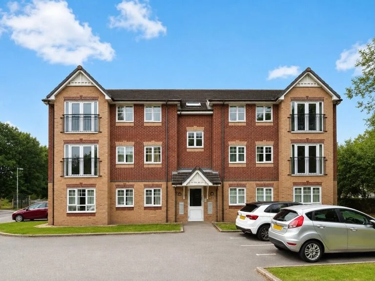 𝐍𝐞𝐰 𝐋𝐢𝐬𝐭𝐢𝐧𝐠! 🏡
📍𝐄𝐭𝐨𝐧 𝐂𝐨𝐮𝐫𝐭, Hartford
💰𝐎𝐯𝐞𝐫 &pound;𝟏𝟐𝟎,𝟎𝟎𝟎
✨ 𝐍𝐎 𝐂𝐇𝐀𝐈𝐍!

✨ 𝐖𝐡𝐚𝐭 𝐲𝐨𝐮&rsquo;𝐥𝐥 𝐥𝐨𝐯𝐞:
&bull; Great opportunity for buyers looking for a home with no onward chain
&bull; Well-positioned at