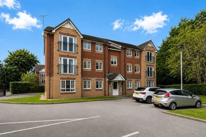 🚨🏡 𝐉𝐔𝐒𝐓 𝐋𝐀𝐔𝐍𝐂𝐇𝐄𝐃! 🏡🚨

📍 𝐄𝐭𝐨𝐧 𝐂𝐨𝐮𝐫𝐭, 𝐇𝐚𝐫𝐭𝐟𝐨𝐫𝐝
💰 &pound;𝟏𝟐𝟎,𝟎𝟎𝟎

✨ 𝐀 𝐆𝐑𝐄𝐀𝐓 𝐍𝐄𝐖 𝐎𝐏𝐏𝐎𝐑𝐓𝐔𝐍𝐈𝐓𝐘!

This fantastic property has just launched to the market, offering an excellent opportunity for buy