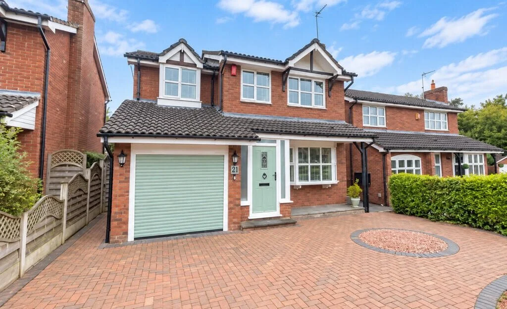 🚨🏡 𝐉𝐔𝐒𝐓 𝐋𝐀𝐔𝐍𝐂𝐇𝐄𝐃! 🏡🚨

📍 𝐄𝐚𝐭𝐨𝐧 𝐃𝐫𝐢𝐯𝐞, 𝐌𝐢𝐝𝐝𝐥𝐞𝐰𝐢𝐜𝐡
💰 &pound;𝟑𝟔𝟓,𝟎𝟎𝟎

✨ 𝐀 𝐅𝐀𝐍𝐓𝐀𝐒𝐓𝐈𝐂 𝟒-𝐁𝐄𝐃𝐑𝐎𝐎𝐌 𝐃𝐄𝐓𝐀𝐂𝐇𝐄𝐃 𝐅𝐀𝐌𝐈𝐋𝐘 𝐇𝐎𝐌𝐄!

This spacious and well-planned home has just launched and