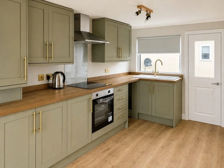 🏡 𝐋𝐎𝐎𝐊𝐈𝐍𝐆 𝐅𝐎𝐑 𝐘𝐎𝐔𝐑 𝐍𝐄𝐗𝐓 𝐇𝐎𝐌𝐄? 🏡

📍 Warrington Road, Bartington, Northwich
💰 &pound;115,000

✨ A beautifully renovated one-bedroom park home with stunning canal views! ✨

🏡 What you&rsquo;ll love:
🛏️ One double bedroom
✨ Re