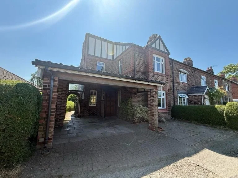 🏡 𝐋𝐎𝐎𝐊𝐈𝐍𝐆 𝐅𝐎𝐑 𝐘𝐎𝐔𝐑 𝐍𝐄𝐗𝐓 𝐇𝐎𝐌𝐄? 🏡

📍 Sandfield Lane, Acton Bridge, Northwich
💰 &pound;375,000

🔨 𝐈𝐍 𝐍𝐄𝐄𝐃 𝐎𝐅 𝐌𝐎𝐃𝐄𝐑𝐍𝐈𝐒𝐀𝐓𝐈𝐎𝐍 &mdash; 𝐀 𝐅𝐀𝐍𝐓𝐀𝐒𝐓𝐈𝐂 𝐎𝐏𝐏𝐎𝐑𝐓𝐔𝐍𝐈𝐓𝐘! 🔨

🏡 What you&rsquo;ll lov