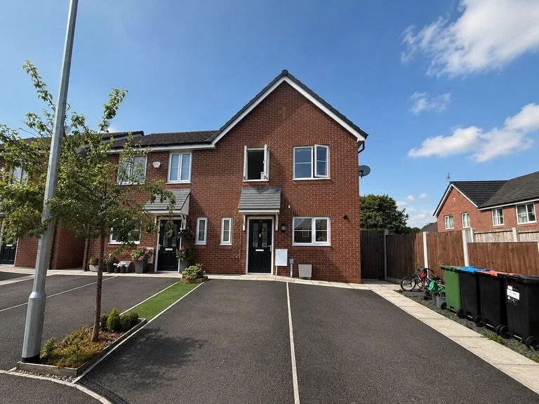 🏡 𝐋𝐎𝐎𝐊𝐈𝐍𝐆 𝐅𝐎𝐑 𝐘𝐎𝐔𝐑 𝐍𝐄𝐗𝐓 𝐇𝐎𝐌𝐄? 🏡

📍 Pelton Close, Barnton, Northwich
💰 &pound;115,000 &mdash; 50% SHARED OWNERSHIP

✨ 𝐀 𝐁𝐄𝐀𝐔𝐓𝐈𝐅𝐔𝐋𝐋𝐘 𝐏𝐑𝐄𝐒𝐄𝐍𝐓𝐄𝐃 𝟑-𝐁𝐄𝐃𝐑𝐎𝐎𝐌 𝐒𝐄𝐌𝐈-𝐃𝐄𝐓𝐀𝐂𝐇𝐄𝐃 𝐇𝐎𝐌𝐄! ✨

🏡 Wh