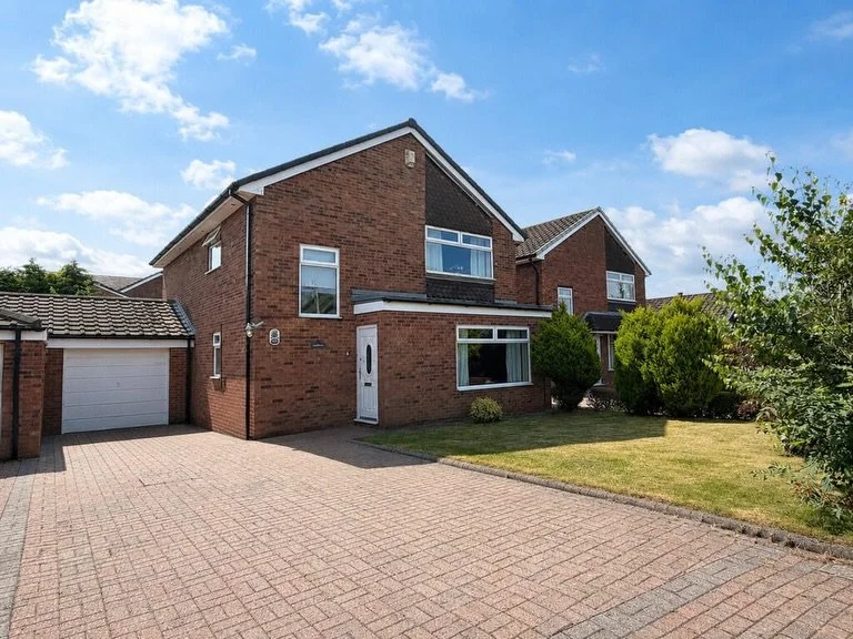 🏡 𝐋𝐎𝐎𝐊𝐈𝐍𝐆 𝐅𝐎𝐑 𝐘𝐎𝐔𝐑 𝐍𝐄𝐗𝐓 𝐇𝐎𝐌𝐄? 🏡

📍 Brackenway, Comberbach, Northwich
💰 &pound;415,000

✨ 𝐀 𝐅𝐀𝐍𝐓𝐀𝐒𝐓𝐈𝐂 𝟑-𝐁𝐄𝐃𝐑𝐎𝐎𝐌 𝐋𝐈𝐍𝐊-𝐃𝐄𝐓𝐀𝐂𝐇𝐄𝐃 𝐇𝐎𝐌𝐄! ✨

🏡 What you&rsquo;ll love:
🛏️ Three bedrooms
🛋️ Spacio