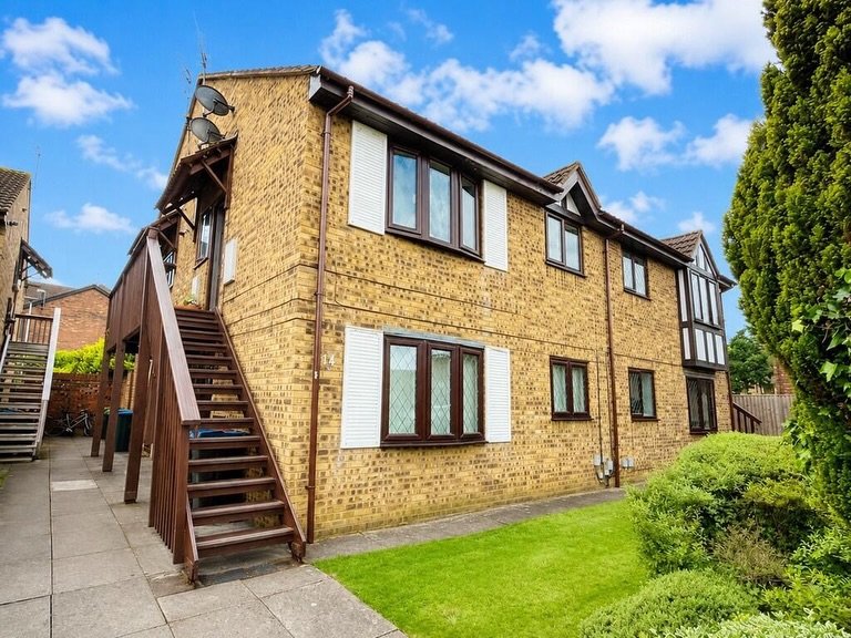 🏡 𝐋𝐎𝐎𝐊𝐈𝐍𝐆 𝐅𝐎𝐑 𝐘𝐎𝐔𝐑 𝐍𝐄𝐗𝐓 𝐇𝐎𝐌𝐄? 🏡

📍 Cloverdale, Firdale Park, Northwich
💰 NOW &pound;95,000 &mdash; PRICE REDUCED!

✨ 𝐀 𝐅𝐀𝐍𝐓𝐀𝐒𝐓𝐈𝐂 𝟏-𝐁𝐄𝐃𝐑𝐎𝐎𝐌 𝐅𝐈𝐑𝐒𝐓-𝐅𝐋𝐎𝐎𝐑 𝐀𝐏𝐀𝐑𝐓𝐌𝐄𝐍𝐓! ✨

🏡 What you&rsquo;ll l
