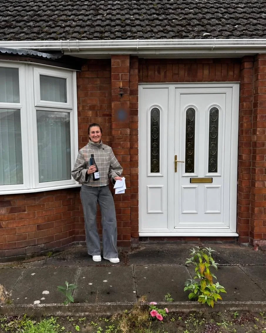 🏡🔑 Completion 1 of 4 today!

A huge congratulations to our lovely buyer on collecting the keys to her new home! 🥂

Wishing you all the happiness in your new chapter, from all of us at Coulby Conduct! ❤️