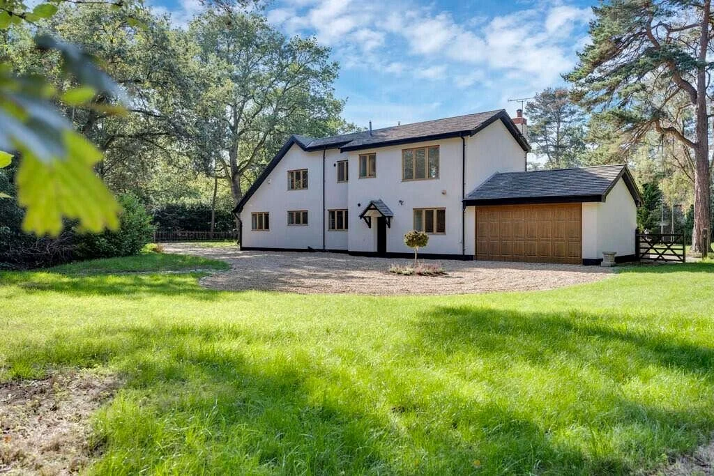🚨🏡 𝐉𝐔𝐒𝐓 𝐋𝐀𝐔𝐍𝐂𝐇𝐄𝐃! 🏡🚨

📍 Northwich Road, Cranage, Crewe
💰 &pound;1,400,000

✨ 𝐀𝐍 𝐄𝐗𝐂𝐄𝐏𝐓𝐈𝐎𝐍𝐀𝐋 𝐂𝐎𝐔𝐍𝐓𝐑𝐘 𝐑𝐄𝐒𝐈𝐃𝐄𝐍𝐂𝐄! ✨

🏡 What you&rsquo;ll love:
🛏️ Five bedrooms
🚿 Three en-suite bedrooms
🛁 Stylish family