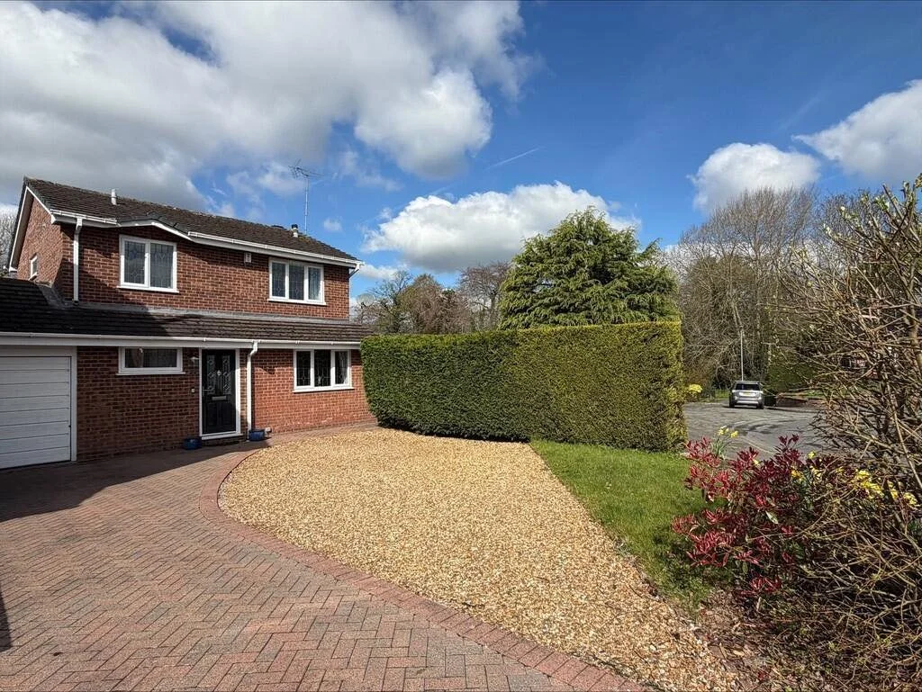 🚨🏡 𝐉𝐔𝐒𝐓 𝐋𝐀𝐔𝐍𝐂𝐇𝐄𝐃! 🏡🚨

📍 Brynlow Drive, Middlewich, Cheshire
💰 Offers Over &pound;315,000

🏡 𝐋𝐎𝐎𝐊𝐈𝐍𝐆 𝐅𝐎𝐑 𝐘𝐎𝐔𝐑 𝐍𝐄𝐗𝐓 𝐅𝐀𝐌𝐈𝐋𝐘 𝐇𝐎𝐌𝐄?

This 4-bedroom detached family home offers fantastic space both inside and 