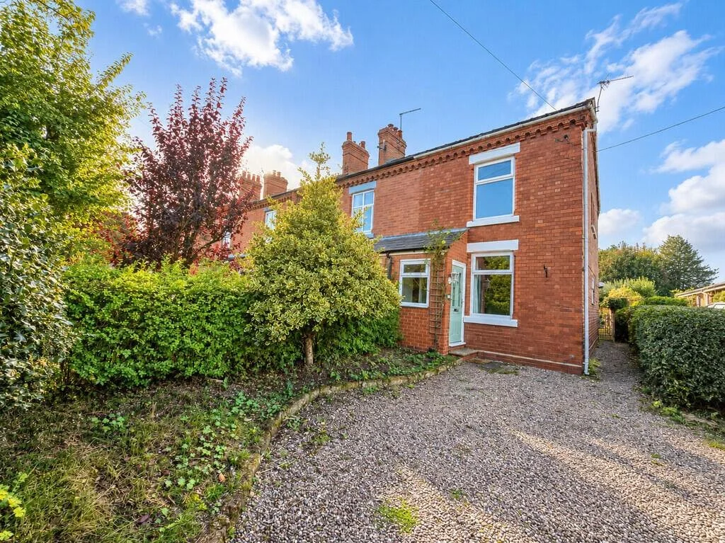 🚨🏡 𝐉𝐔𝐒𝐓 𝐋𝐀𝐔𝐍𝐂𝐇𝐄𝐃! 🏡🚨

📍 Weaverham Road, Sandiway, Northwich
💰 &pound;325,000

🏡 𝐋𝐎𝐎𝐊𝐈𝐍𝐆 𝐅𝐎𝐑 𝐘𝐎𝐔𝐑 𝐍𝐄𝐗𝐓 𝐇𝐎𝐌𝐄?

This charming 2-bedroom semi-detached home offers generous living space and a fantastic private gard
