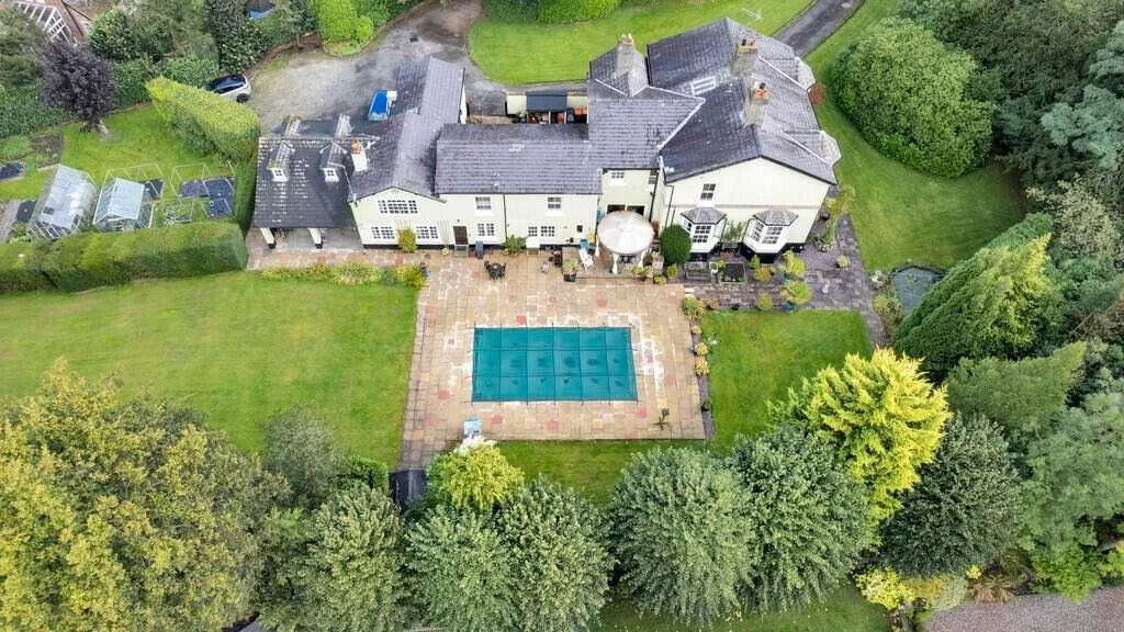 🚨🏡 𝐉𝐔𝐒𝐓 𝐋𝐀𝐔𝐍𝐂𝐇𝐄𝐃! 🏡🚨

📍 Chester Road, Hartford, Northwich
💰 Offers Over &pound;1,500,000

🏡 𝐘𝐎𝐔𝐑 𝐍𝐄𝐗𝐓 𝐃𝐑𝐄𝐀𝐌 𝐇𝐎𝐌𝐄 𝐂𝐎𝐔𝐋𝐃 𝐁𝐄 𝐇𝐄𝐑𝐄! ✨

An incredible and highly versatile property offering five bedrooms in th