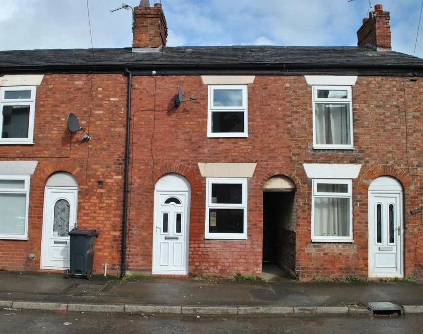 🏡💥 𝐏𝐑𝐈𝐂𝐄 𝐑𝐄𝐃𝐔𝐂𝐓𝐈𝐎𝐍! 💥🏡

📍 Ways Green, Winsford
💰 NOW &pound;130,000

A fantastic opportunity for first-time buyers or investors, this 2-bedroom mid-terraced home is situated in a convenient and popular location. 🔑✨

🌟 What you&r
