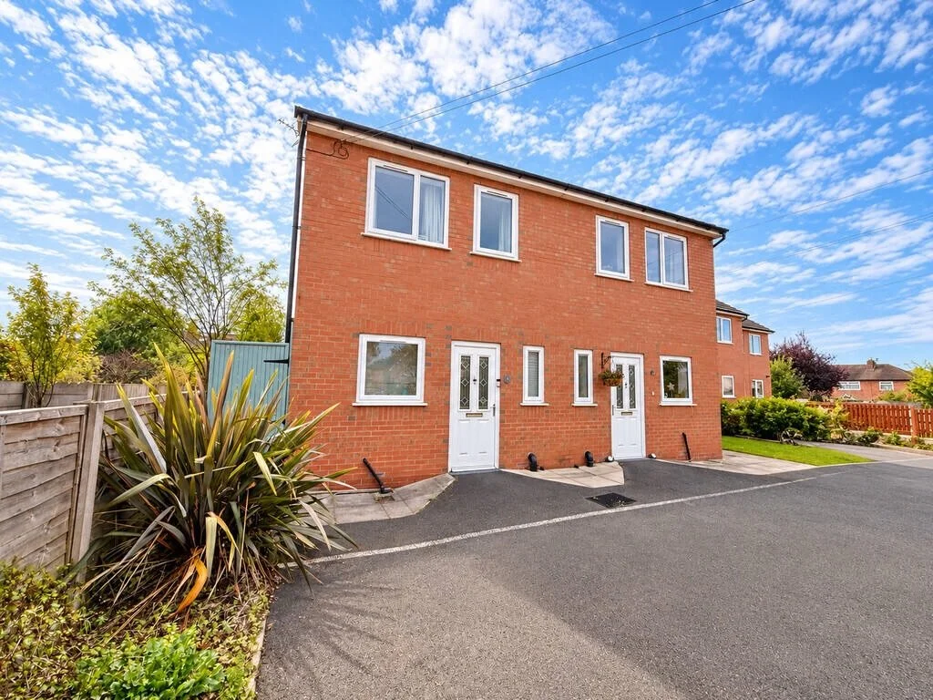 🚨🏡 LOOKING FOR YOUR NEXT HOME..?! 🏡🚨

📍 Townfield Close, Barnton, Northwich
💰 &pound;220,000

🏡 𝐋𝐎𝐎𝐊𝐈𝐍𝐆 𝐅𝐎𝐑 𝐘𝐎𝐔𝐑 𝐍𝐄𝐗𝐓 𝐇𝐎𝐌𝐄?

This lovely 3-bedroom semi-detached home is set in a sought-after Barnton location and offers gr