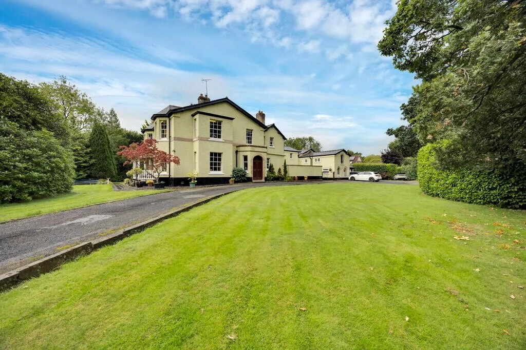 🚨🏡 LOOKING FOR A NEW HOME..?! 🏡🚨

📍 Chester Road, Hartford, Northwich
💰 Offers Over &pound;1,500,000

🏡 𝐘𝐎𝐔𝐑 𝐍𝐄𝐗𝐓 𝐃𝐑𝐄𝐀𝐌 𝐇𝐎𝐌𝐄 𝐂𝐎𝐔𝐋𝐃 𝐁𝐄 𝐇𝐄𝐑𝐄! ✨

An incredible and highly versatile property offering five bedrooms in th