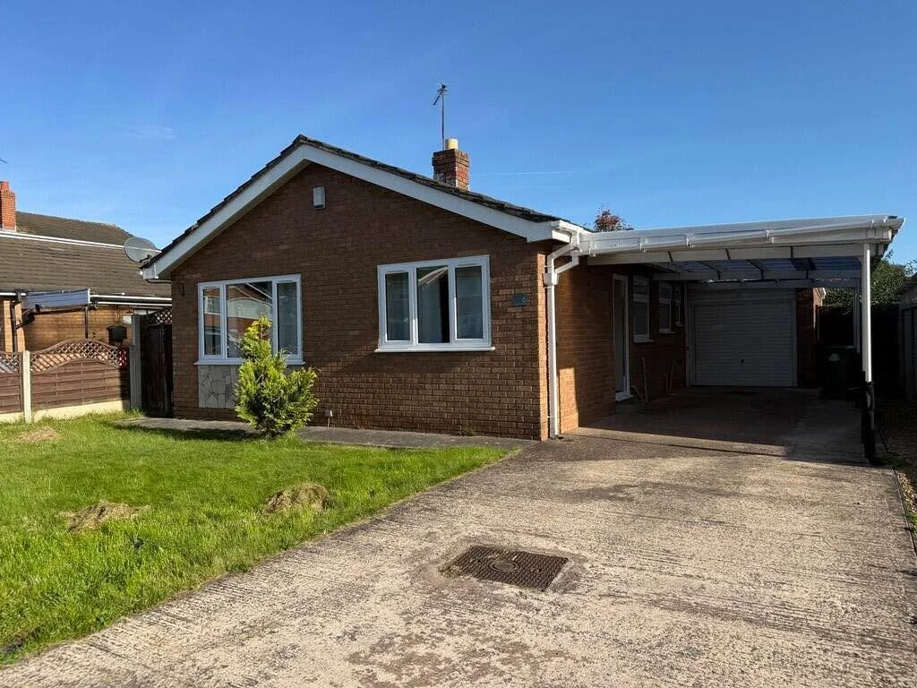 🚨🏡 𝐉𝐔𝐒𝐓 𝐋𝐀𝐔𝐍𝐂𝐇𝐄𝐃! 🏡🚨

📍 Hazelwood Road, Barnton, Northwich
💰 &pound;210,000

🔑 𝐀 𝐂𝐀𝐒𝐇 𝐁𝐔𝐘𝐄𝐑 𝐎𝐏𝐏𝐎𝐑𝐓𝐔𝐍𝐈𝐓𝐘! 🏡

Looking for your next project? 👀 This 3-bedroom detached bungalow is now on the market and offers pl