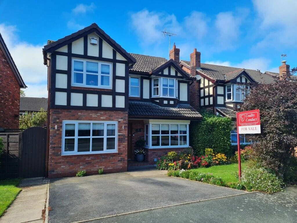 🏡✨ 𝐋𝐎𝐎𝐊𝐈𝐍𝐆 𝐅𝐎𝐑 𝐘𝐎𝐔𝐑 𝐍𝐄𝐗𝐓 𝐅𝐀𝐌𝐈𝐋𝐘 𝐇𝐎𝐌𝐄? ✨🏡

📍 The Orchards Estate, Middlewich
💰 &pound;400,000

🔑 𝐀 𝟒-𝐁𝐄𝐃𝐑𝐎𝐎𝐌 𝐇𝐎𝐌𝐄 𝐖𝐈𝐓𝐇 𝐒𝐏𝐀𝐂𝐄 𝐅𝐎𝐑 𝐄𝐕𝐄𝐍 𝐌𝐎𝐑𝐄! 🏡

This impressive detached family home offe