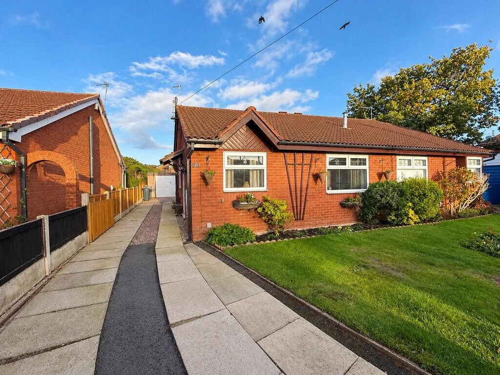 🚨🏡 𝐉𝐔𝐒𝐓 𝐋𝐀𝐔𝐍𝐂𝐇𝐄𝐃! 🏡🚨

😍 LOOKING FOR YOUR NEXT HOME?

📍 Kentmere Avenue, Winsford
💰 &pound;250,000

🏡 This lovely THREE-BEDROOM SEMI-DETACHED BUNGALOW could be just what you&rsquo;ve been looking for!

✨ WHAT YOU&rsquo;LL LOVE:

🛋