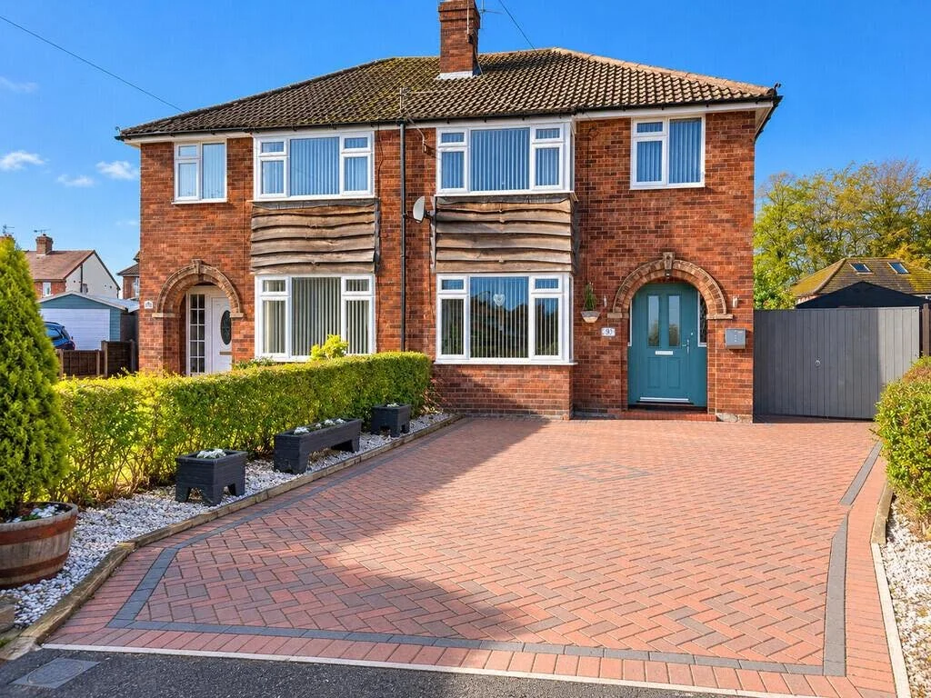 🚨🏡 𝐉𝐔𝐒𝐓 𝐋𝐀𝐔𝐍𝐂𝐇𝐄𝐃! 🏡🚨

😍 𝐀 𝐅𝐀𝐍𝐓𝐀𝐒𝐓𝐈𝐂 𝐅𝐀𝐌𝐈𝐋𝐘 𝐇𝐎𝐌𝐄 𝐈𝐍 𝐌𝐈𝐃𝐃𝐋𝐄𝐖𝐈𝐂𝐇! 😍

📍 Hubert Drive, Middlewich
💰 &pound;280,000

Looking for space, style and a peaceful location? 👀 This beautifully improved and upda