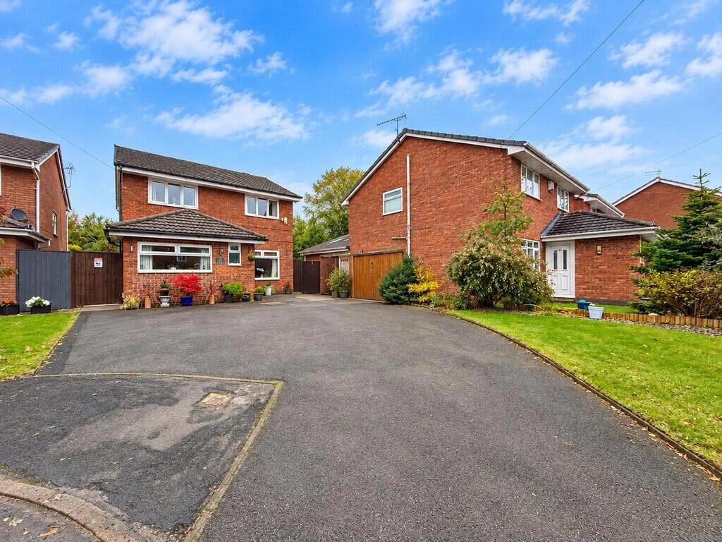 🚨🏡 𝐉𝐔𝐒𝐓 𝐋𝐀𝐔𝐍𝐂𝐇𝐄𝐃! 🏡🚨

😍 𝐒𝐏𝐀𝐂𝐄, 𝐒𝐓𝐘𝐋𝐄 &amp; 𝐅𝐀𝐌𝐈𝐋𝐘 𝐋𝐈𝐕𝐈𝐍𝐆! 😍

📍 Hankelow Close, Middlewich
💰 Offers Over &pound;315,000

Looking for your next family home? 👀 This deceptively spacious four-bedroom detached pr