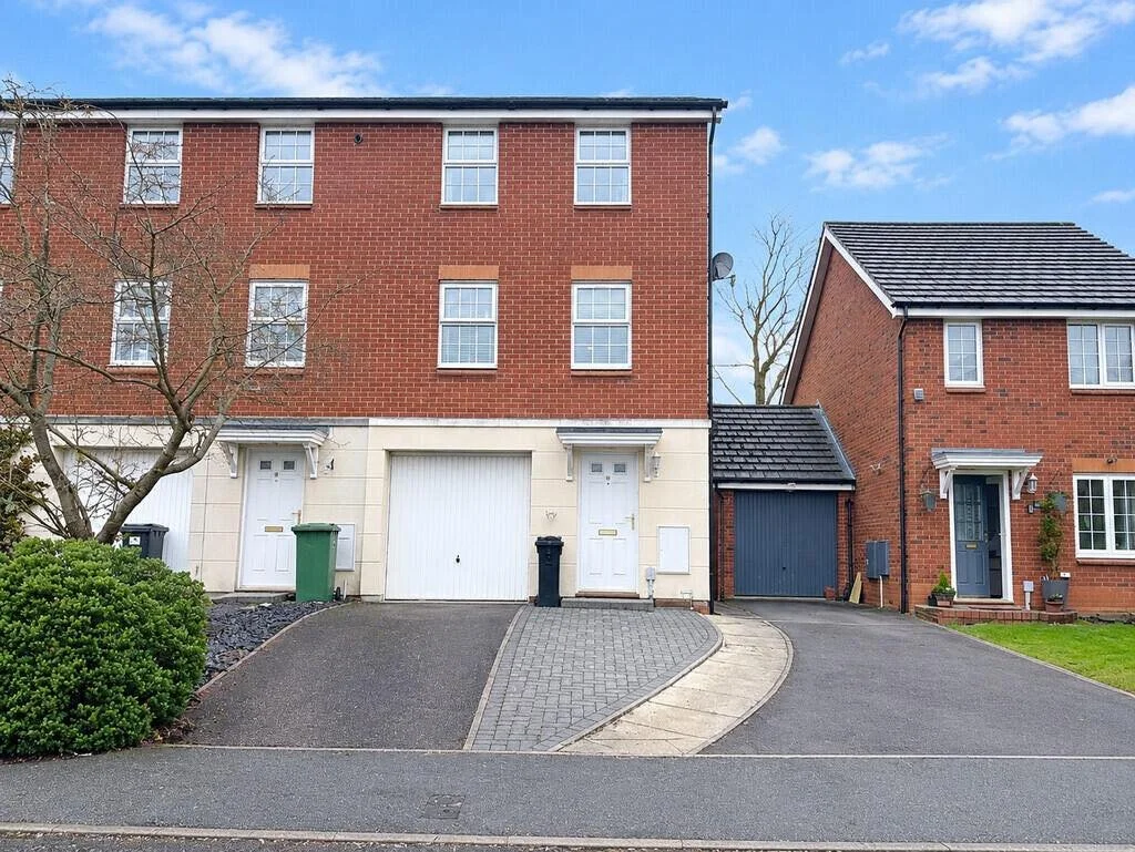 🚨🏡 𝐏𝐑𝐈𝐂𝐄 𝐑𝐄𝐃𝐔𝐂𝐄𝐃! 🏡🚨

😍 𝐓𝐇𝐑𝐄𝐄-𝐁𝐄𝐃𝐑𝐎𝐎𝐌 𝐓𝐎𝐖𝐍 𝐇𝐎𝐔𝐒𝐄 &ndash; 𝐍𝐎𝐖 𝐎𝐅𝐅𝐄𝐑𝐒 𝐎𝐕𝐄𝐑 &pound;𝟐𝟎𝟎,𝟎𝟎𝟎! 😍

📍 Delaisy Way, Winsford
💰 Offers Over &pound;200,000

Looking for a spacious home with room to gro