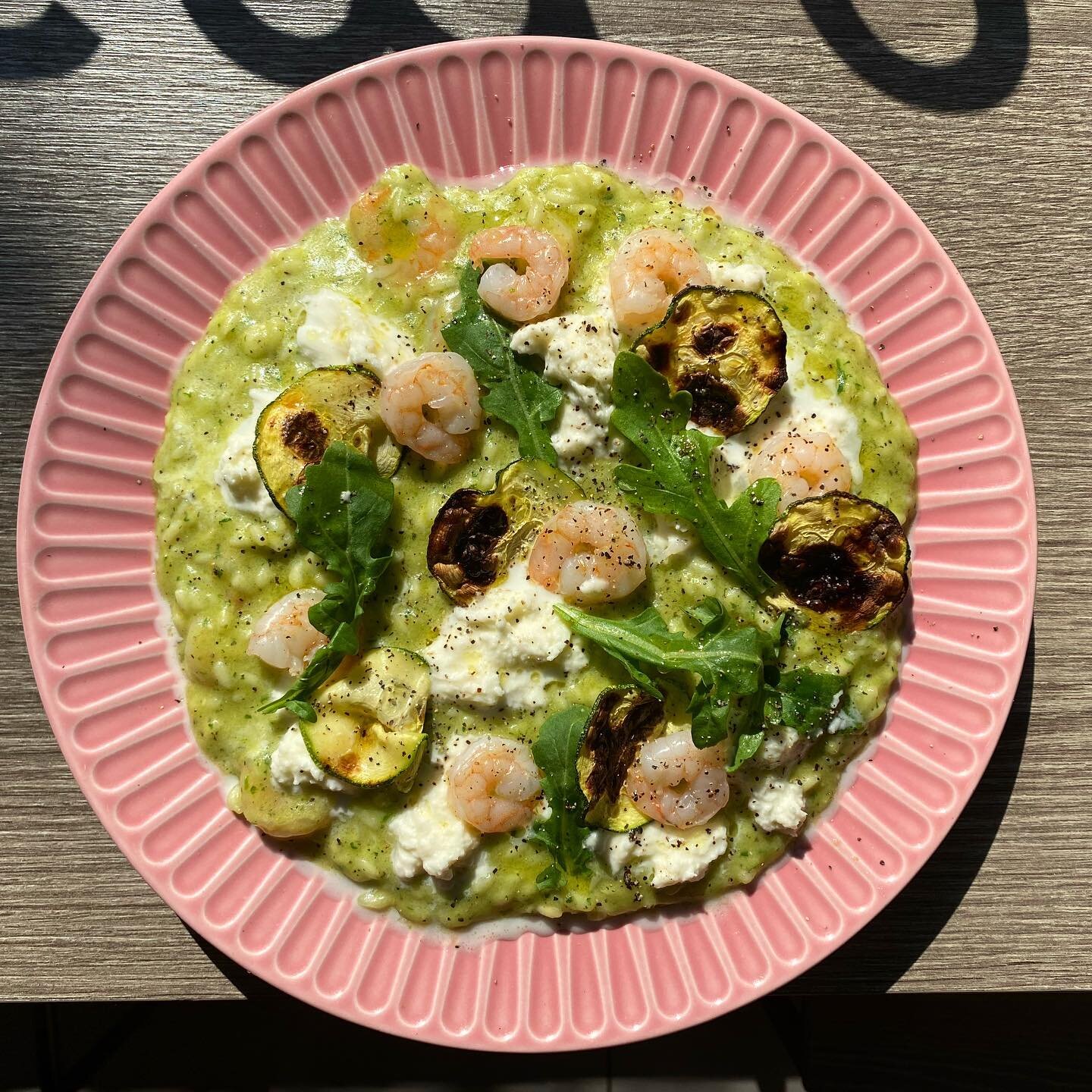 Have you already tried our special of the week ? 

Our super fresh and delicious Risotto with shrimps and zucchini is here for you! ✨

&bull;Carnaroli rice 🍚 
&bull;Zucchini cream 
&bull;Saut&eacute;ed shrimps 🦐
&bull;Baby arugula 🌿
&bull;Zucchini