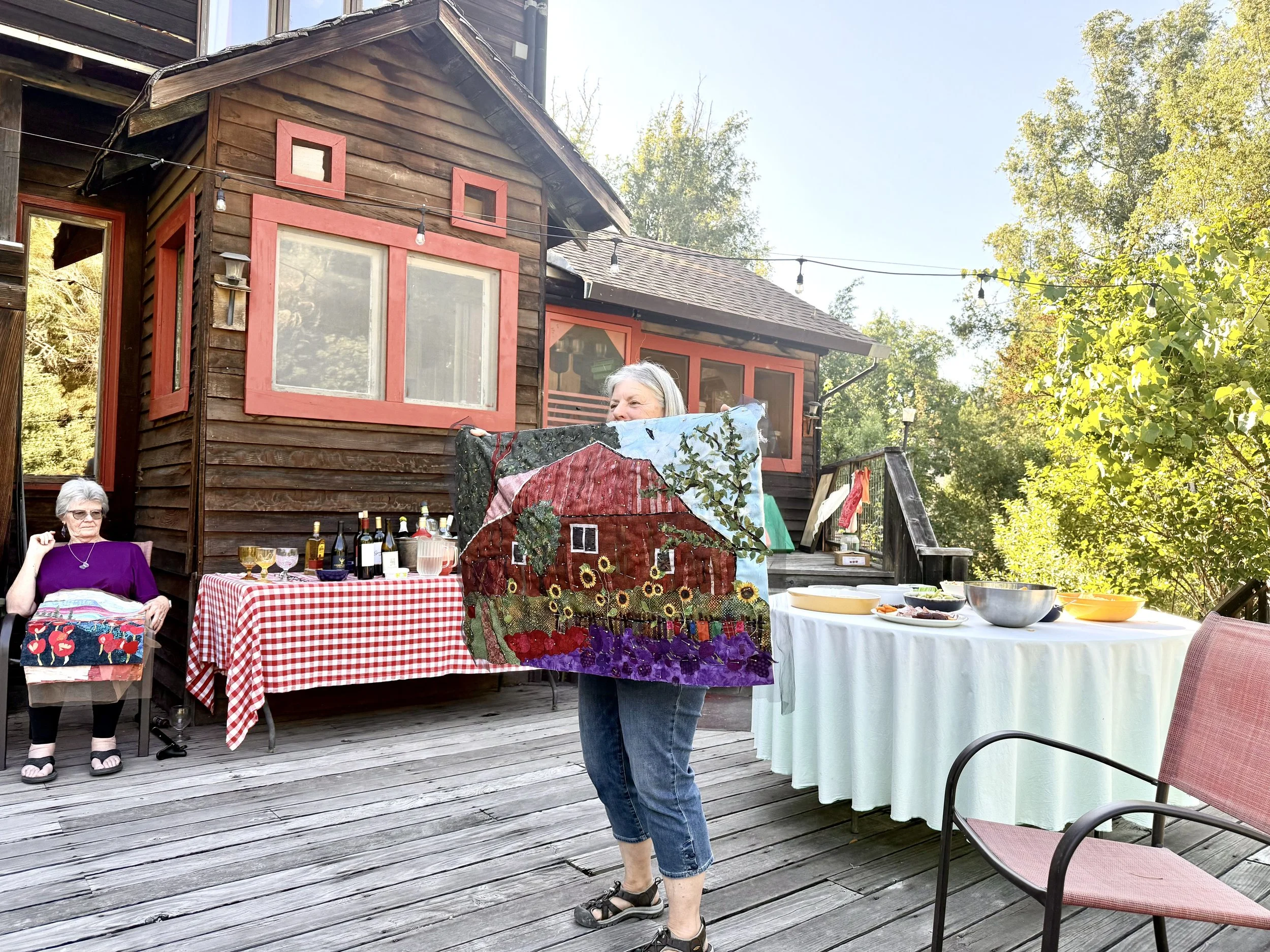 Lyn with quilt of barn.jpeg