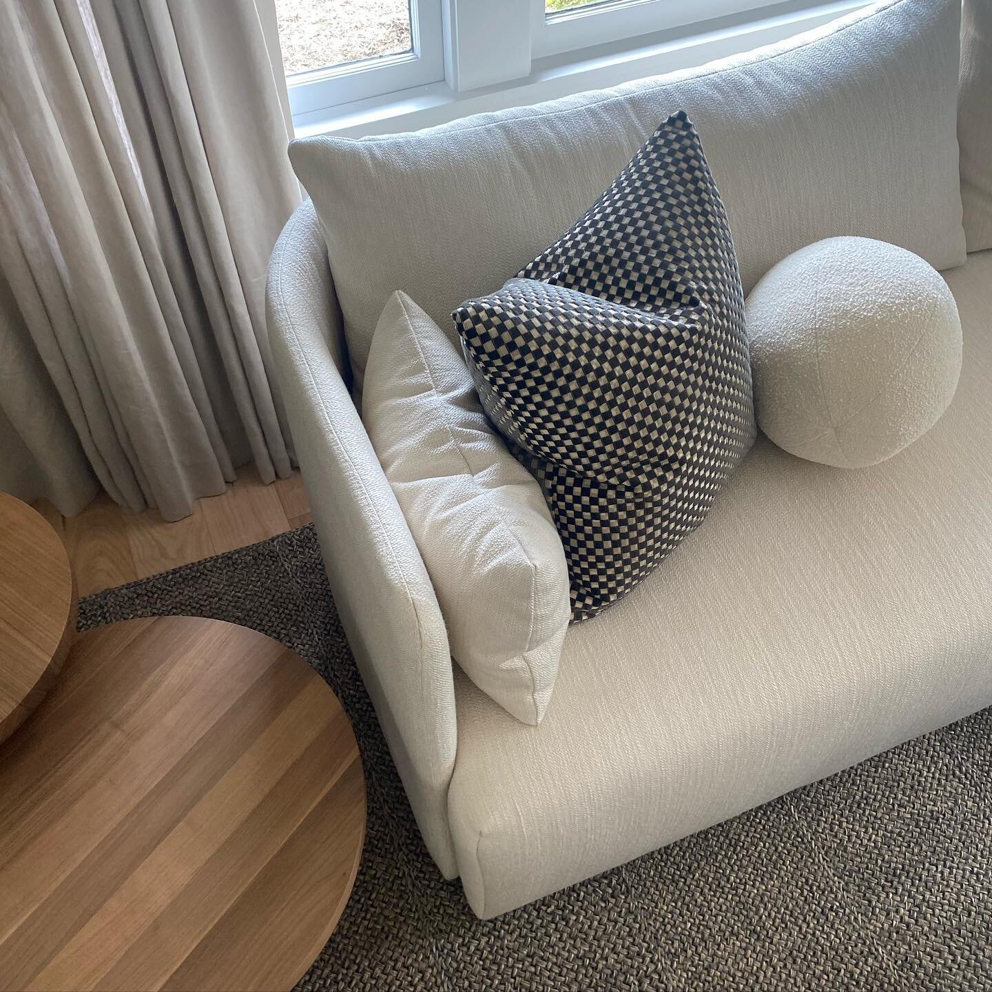 Custom sofa :: paired with all the best textures. Design is in the details 🖤
&bull; &bull; &bull;
#mccormickandwright #mcandw #interiors #details #custom #livingroom #instadesign