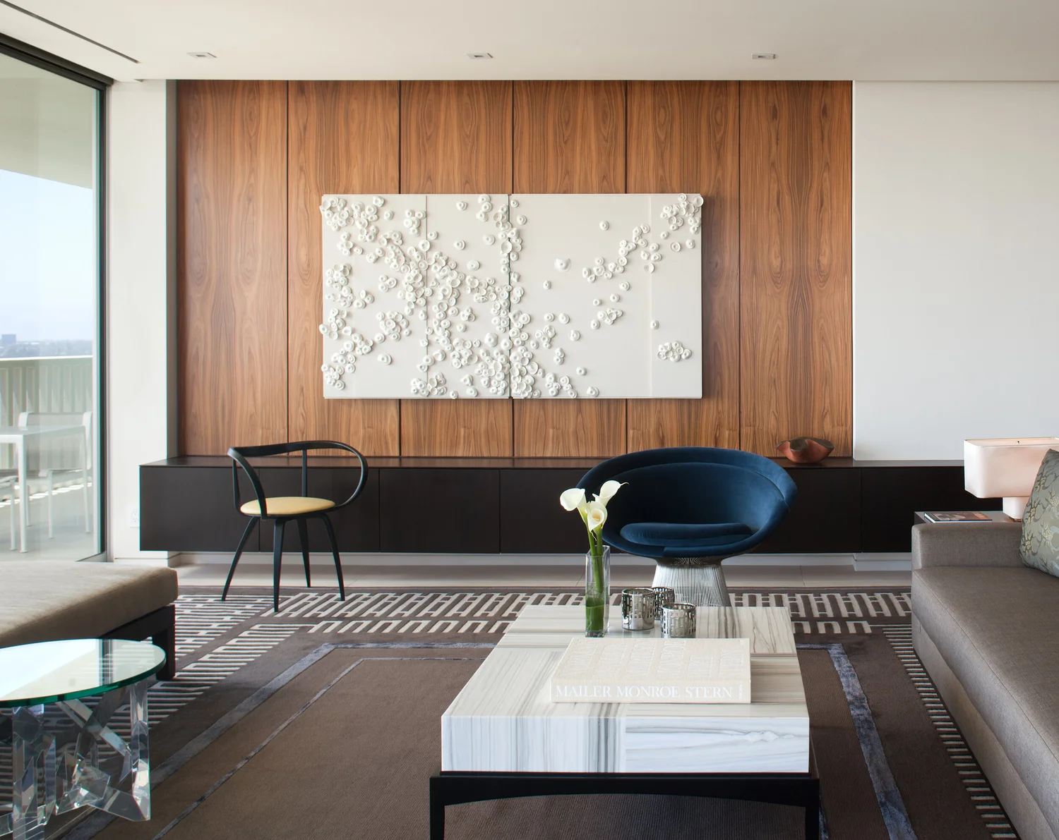 3д панели махно. 3d панели магма. Оформить стены панелями. Стеновые панели в интерьере гостиной. Оформить стены панелями.