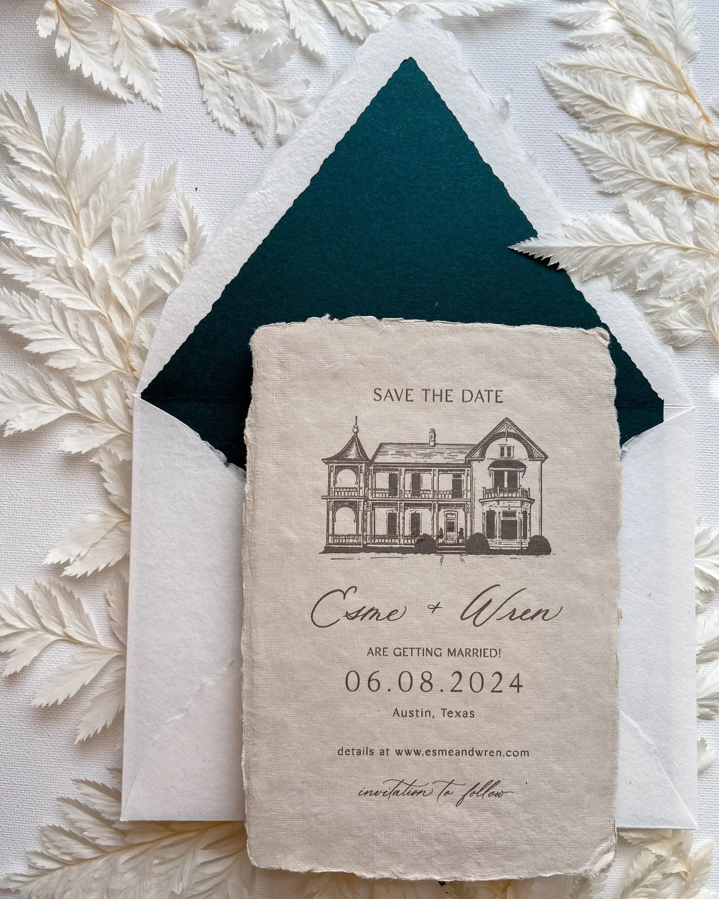 Getting married at a beautiful venue? Give your wedding guests a little sneak peak on your Save the Date with a venue illustration! Featured here is a sketch of @barrmansion, one of my favorite Austin venues ✨
.
.
.
.
.
#weddinginvitations #handmadep