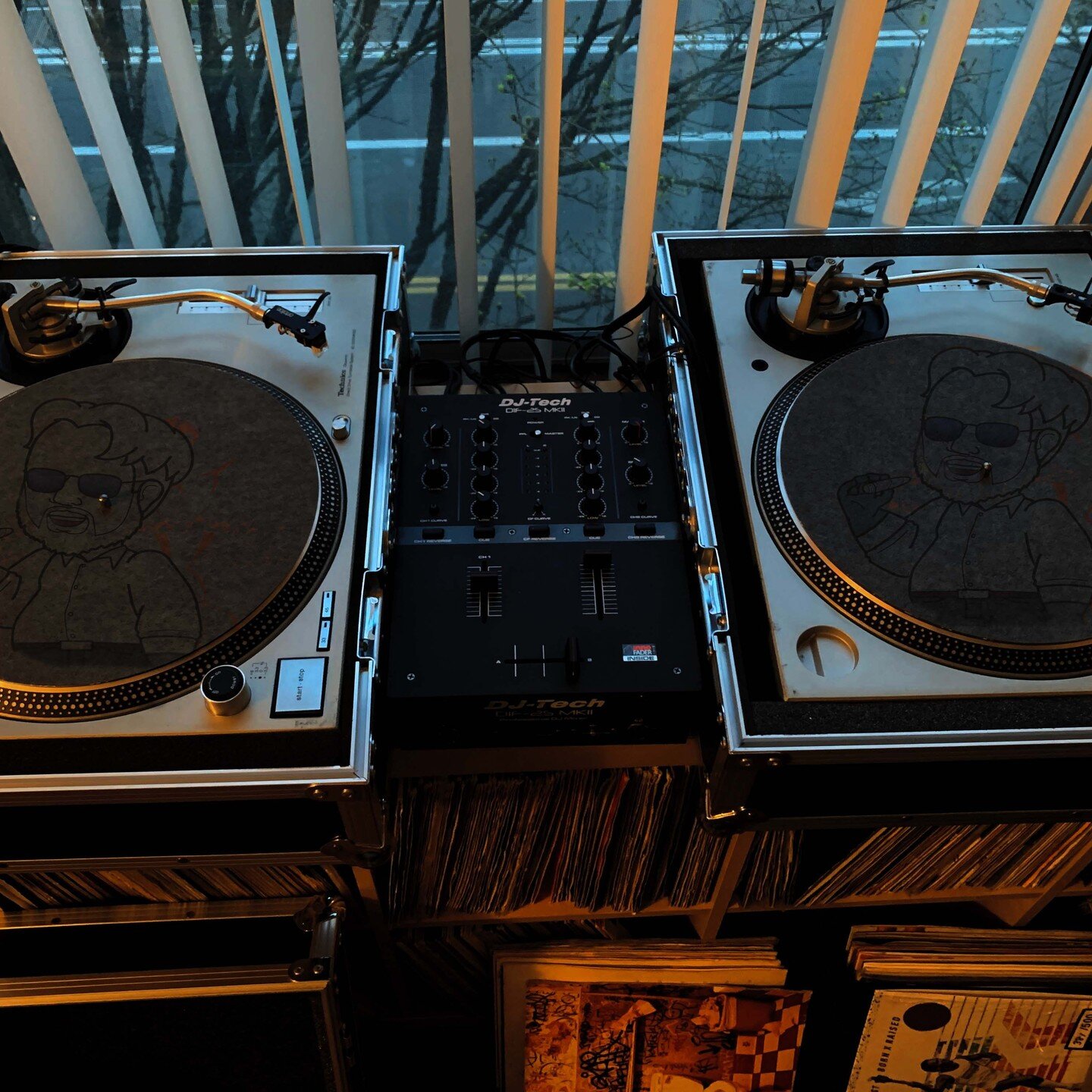 Turntablesation, the first EP from Journey2Know is out now on Bandcamp. Free download!!! Go check it out

journey2know.bandcamp.com

#ep #music #hiphop #turntablism #dj #scratch #scratchdj #technics #technics1200 #beat #producer #album #journey2know