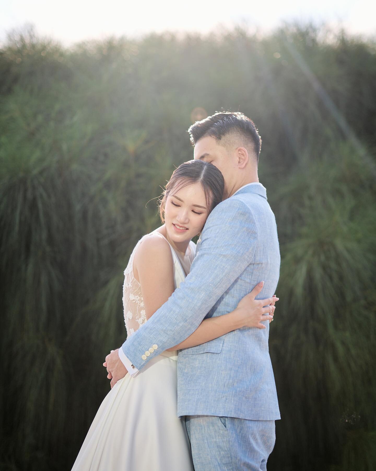 I close my eyes and all i feel is you&hellip;
-
Photo @antelopestudios 
Dress @silhouette_the_atelier 
HMUA @ladyyclairemakeup 
Florist @lavenderloveflorist 
Hair piece @gioiellisg