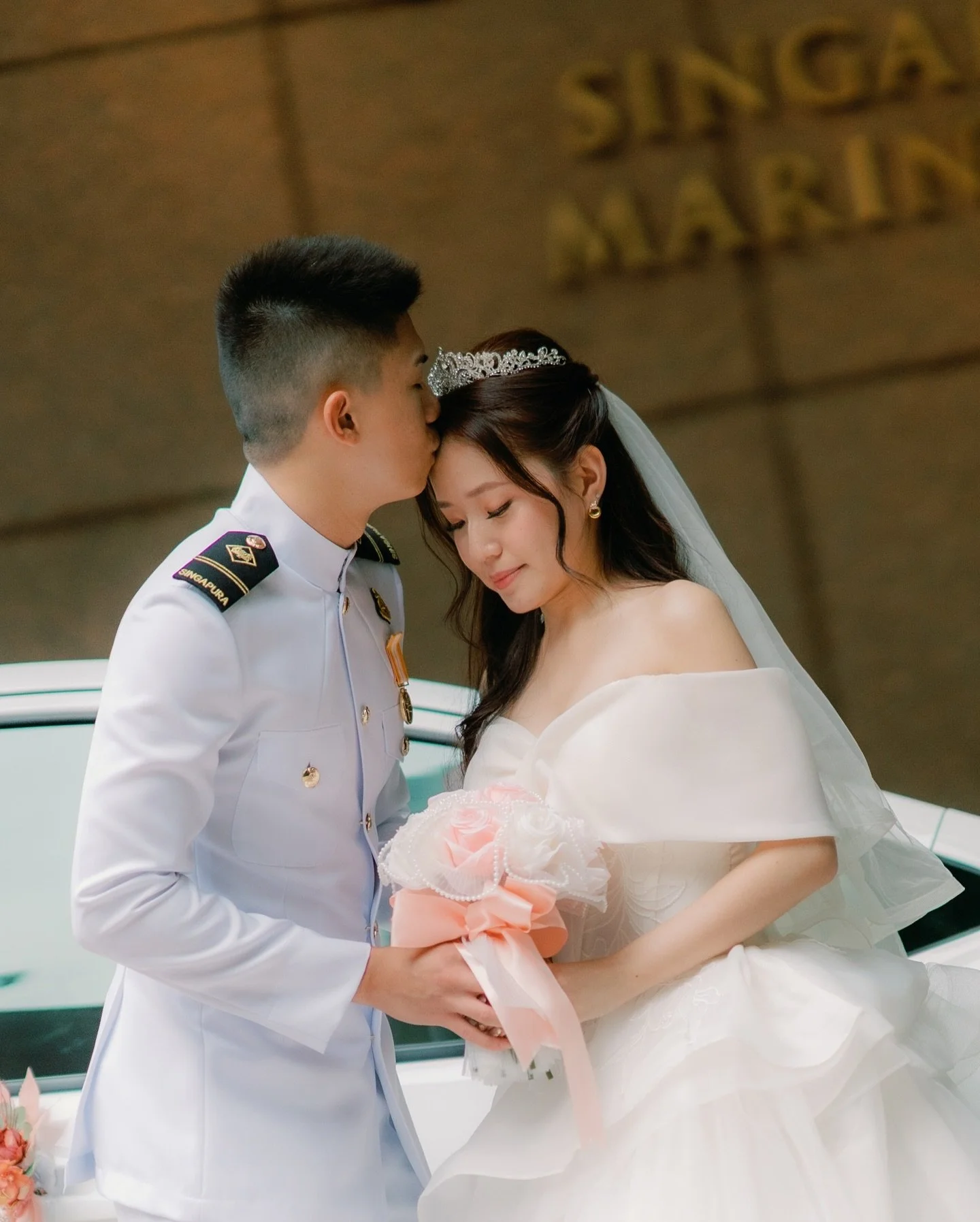 Sneak peeks of YX &amp; @msdokki&rsquo;s beautiful wedding. They had a pretty tight schedule, but somehow everything fell into place, It was calm, joyful, and full of little moments that made the morning so special. Halfway through the veiling, both 