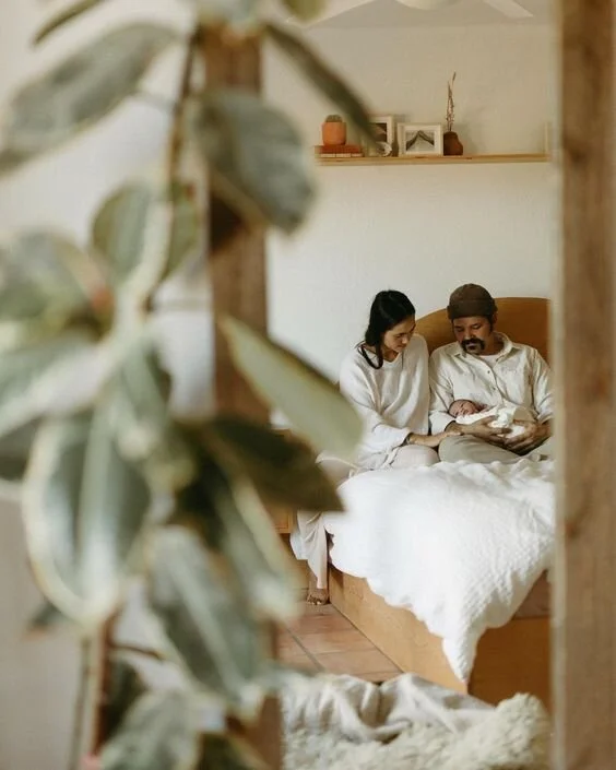 Often when I work with first time expectant mothers they tell me that - you don't know what you don't know (said with a matter of fact-ness). In other words, they've never seen or experienced early motherhood up close so it's hard to anticipate what 