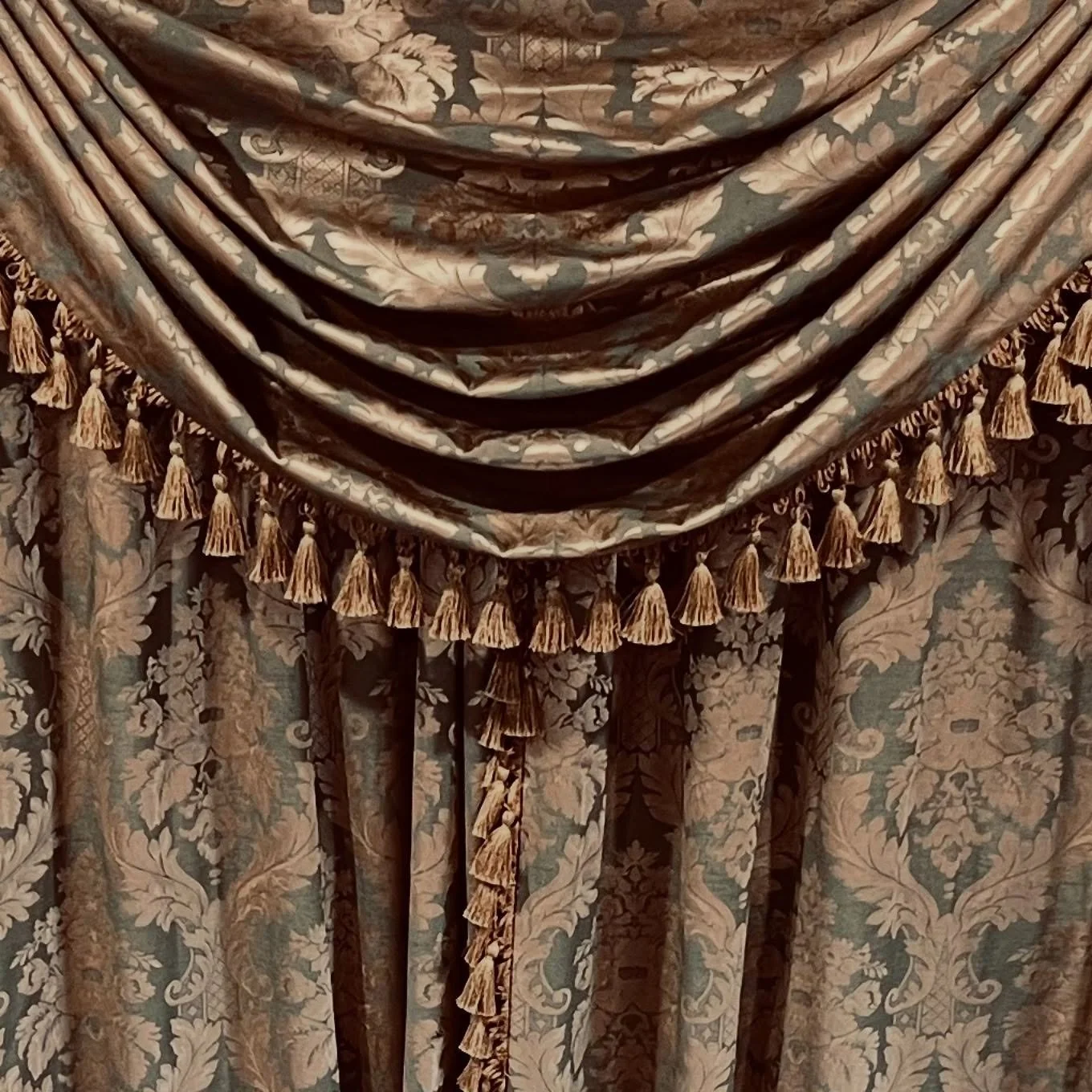 From the movie set to this Karori entranceway. A few alterations required by The Workroom and we have been able to re establish this sumptuous set of drapes and swags to this elegant character home. Loving the glamour. Swipe to see the original setti