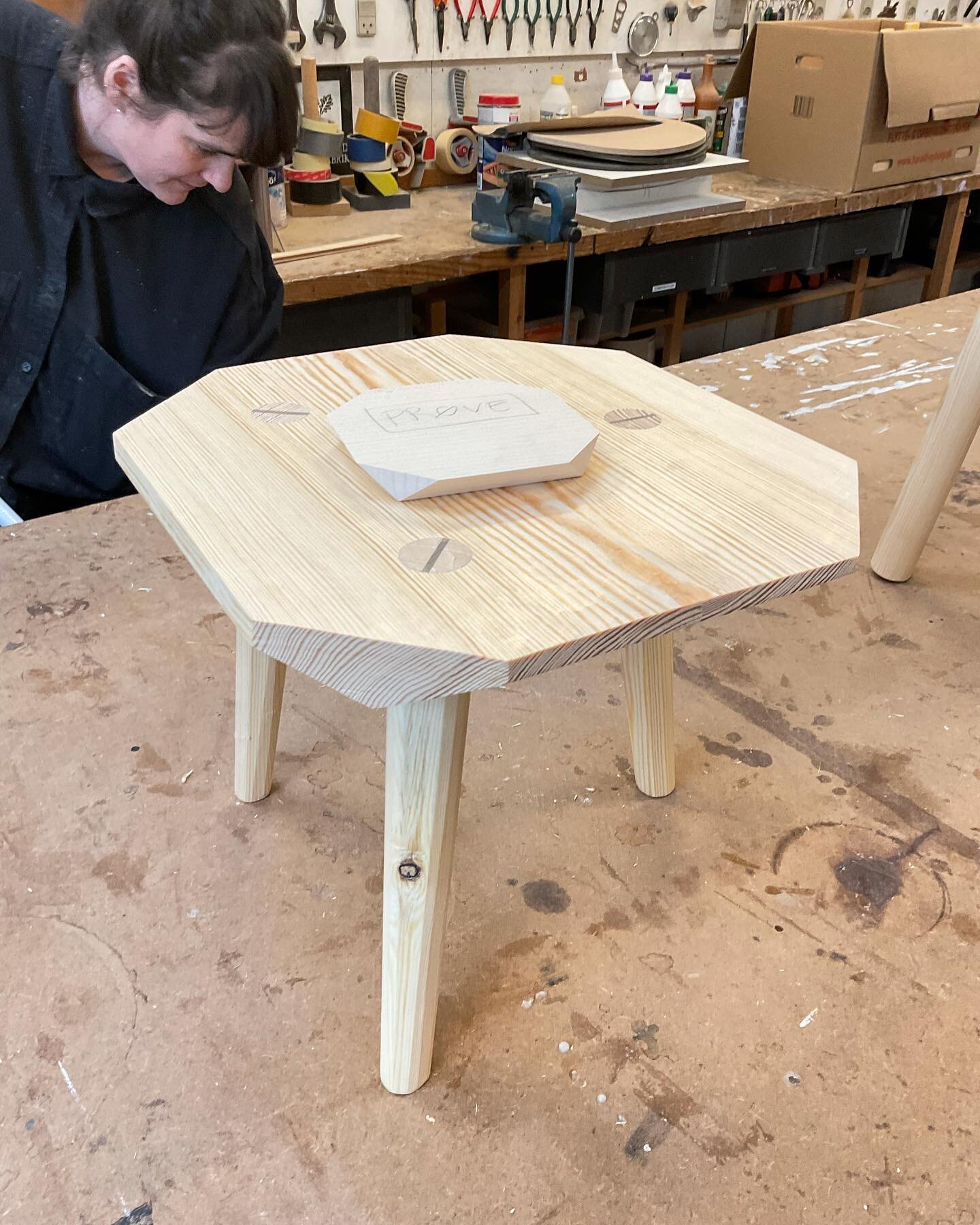 Just finished a two day #woodworking course by the amazing @andreastokholm. We made our own stool using only Japanese hand tools = 95% planing with a #kanna. 

So inspiring being able to spend two days next to such a skilled cabinet maker and generou