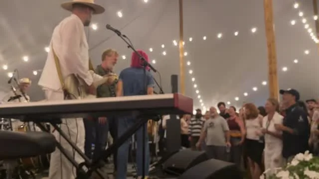 Definitely a highlight of @newportfolkfest for me… impromptu lyric-fed sing-jumping with @glenhansard @thegingerman222 at the afterparty 🥹💖 Thanks for pulling me up there, what a blast!! You & @marketa_irglova @swellseasonofficial smashe
