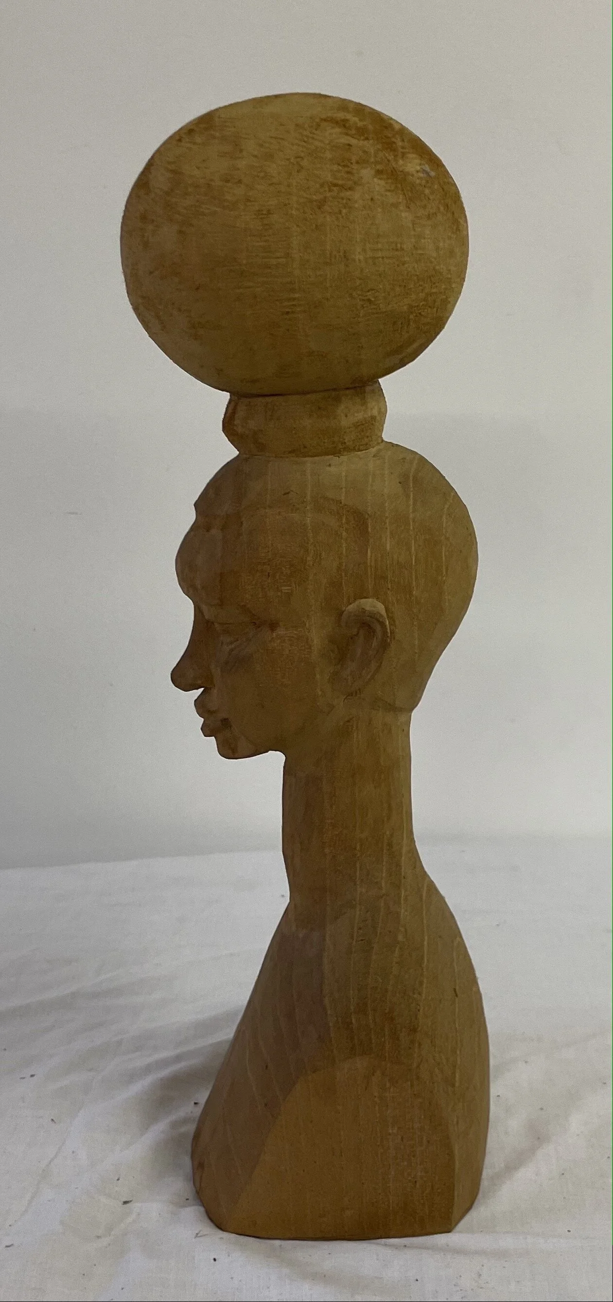 Silvester Ngendakumana (Burundi) "Frau mit Wassergefäß" -250€