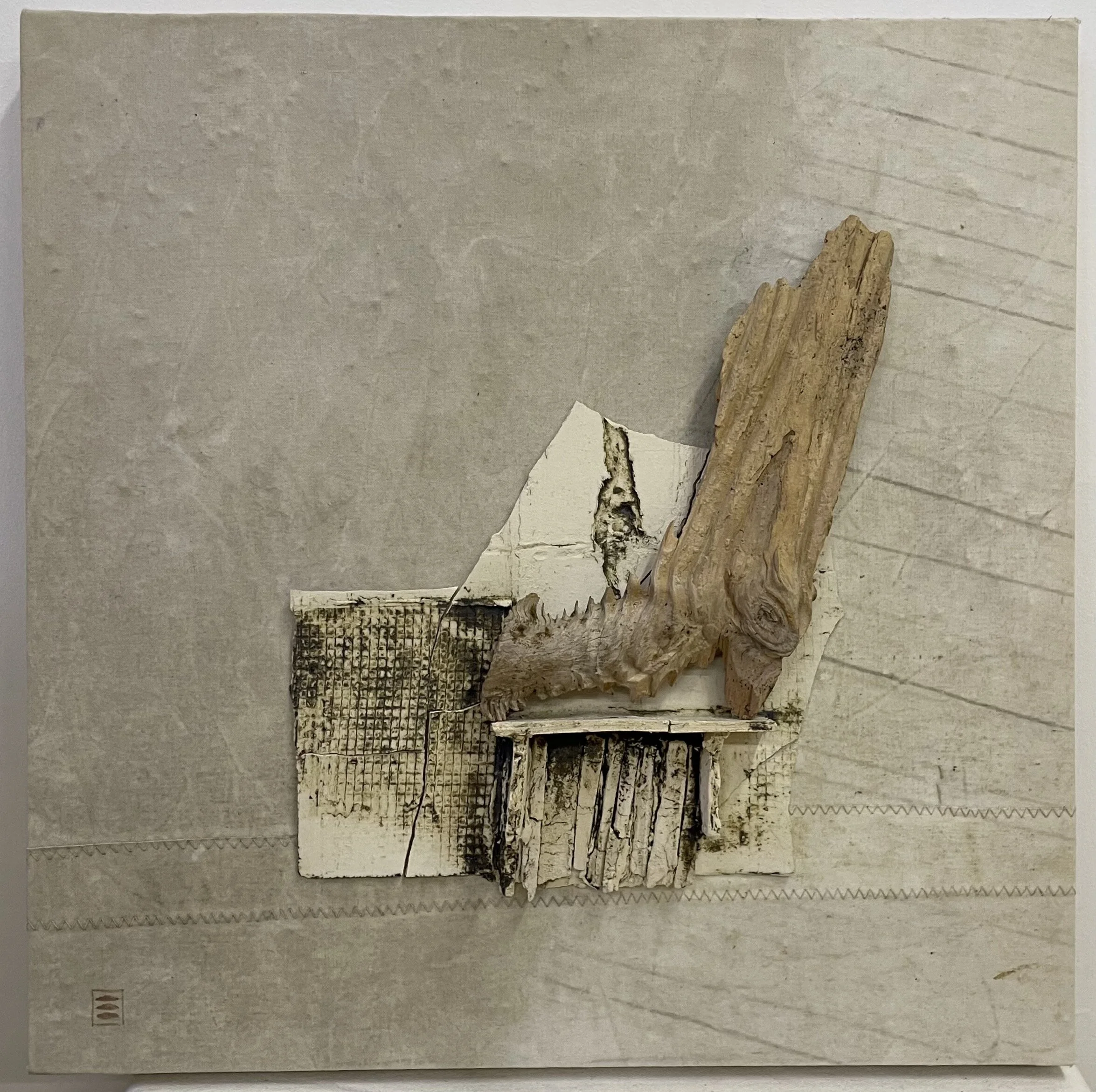 Christine Wiese "Fundstücke" (47x47cm); Keramik auf Textil -580€