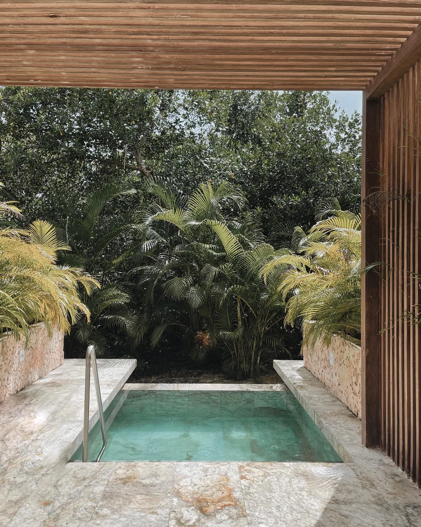 a Mexican oasis 🍃
.

#mexico #rivieramaya #beautifulhotels #resortandspa #visitmexico #cancun #luxuryhotels #cntraveler #suitcasemag #mydomainetravels #suroliving #archidigest #ignant #visualpleasure #beautifuldestinations #somewhereiwouldliketolive
