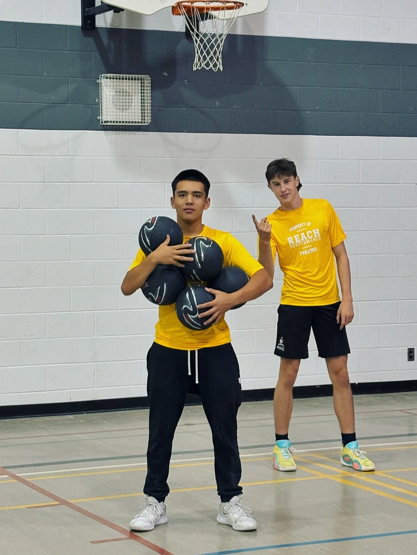 Winter Hoops starts this week. Thursdays at LKS Grades 1-2 Jr. Ballers (6pm-7pm) &amp; Grade 3-6 3v3 (7pm-8pm). Limited roster spots are still available, register today at reachperformance.ca #reach #youthbasketball #fundamentals #etobicoke #coachBen