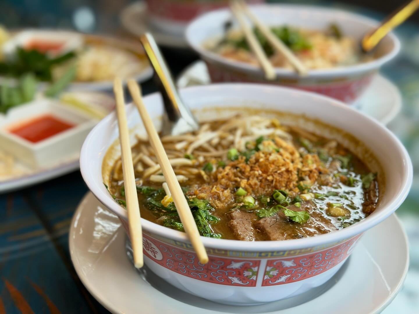 And just like that, it turned into a soup kind of week&hellip;
#thaisoup #boatnoodles #tomyum #tomkha